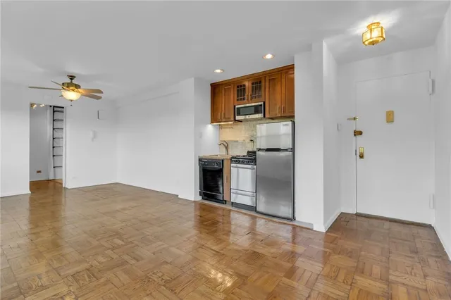 $159,000 | 3935 Blackstone Avenue, Unit 5K | Riverdale