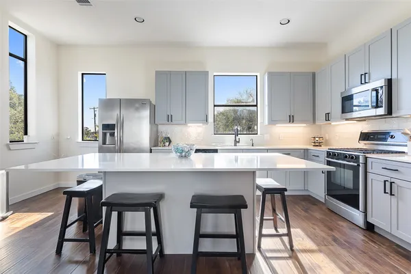 $450,000 | 6000 South Congress Avenue, Unit 201, Austin, TX 78745