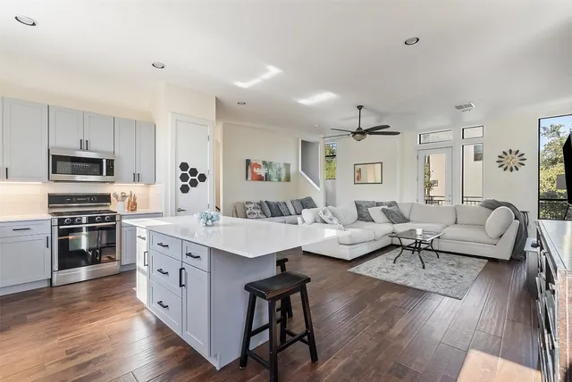 $485,000 | 6000 South Congress Avenue, Unit 201, Austin, TX 78745