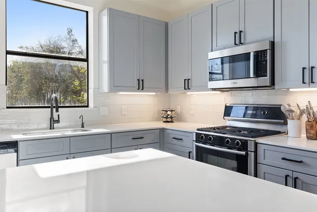 $485,000 | 6000 South Congress Avenue, Unit 201, Austin, TX 78745