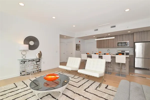 $4,195 | 600 Harrison Street, Unit 603, Hoboken, NJ 07030