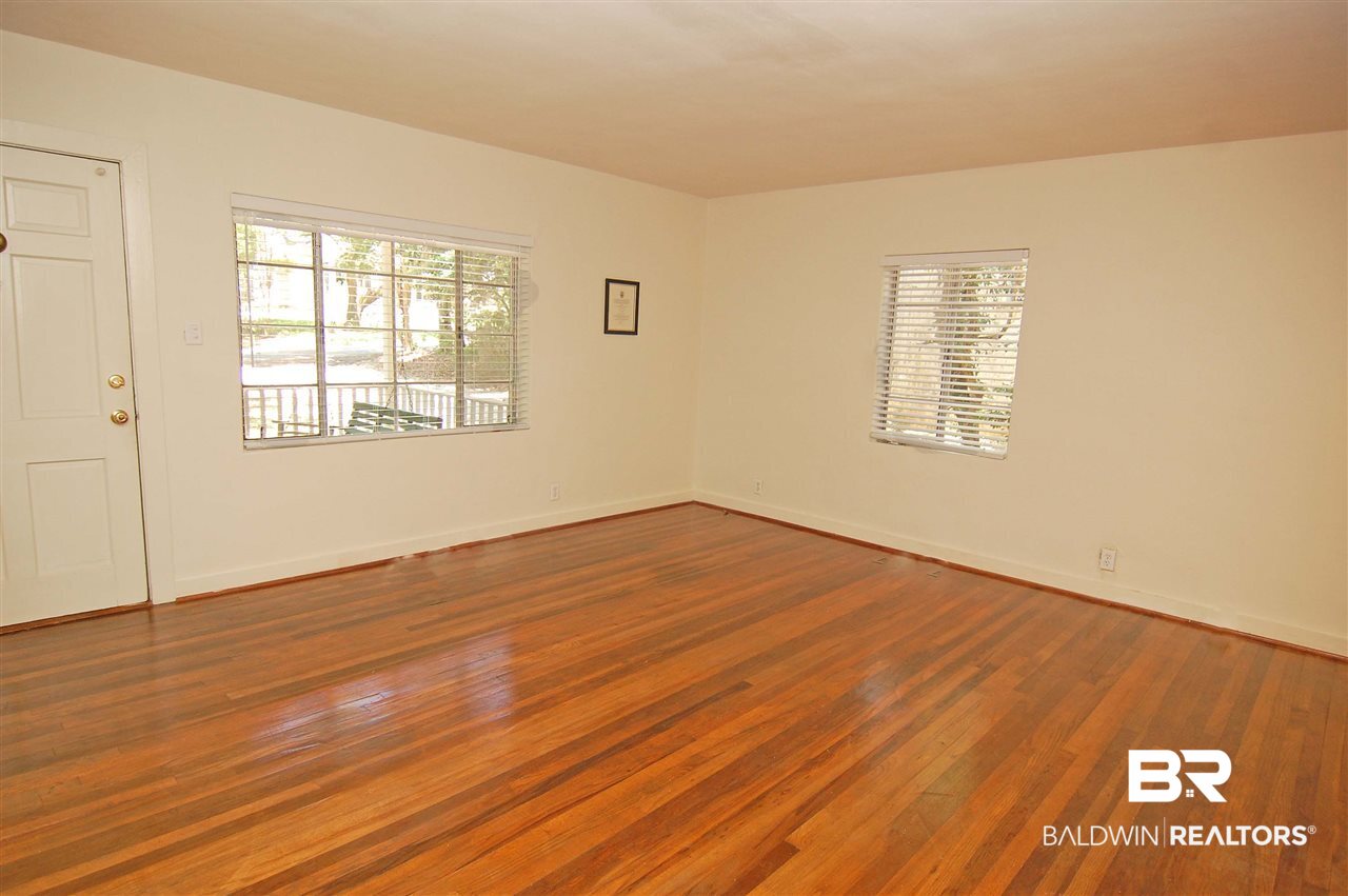 106 Pier Avenue Fairhope, AL 36532 - Photo 2 of 13 Living Room