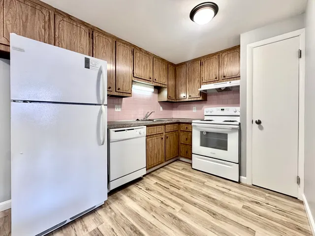 $2,100 | 11 Old Colony Lane, Unit 4, Arlington, MA 02476