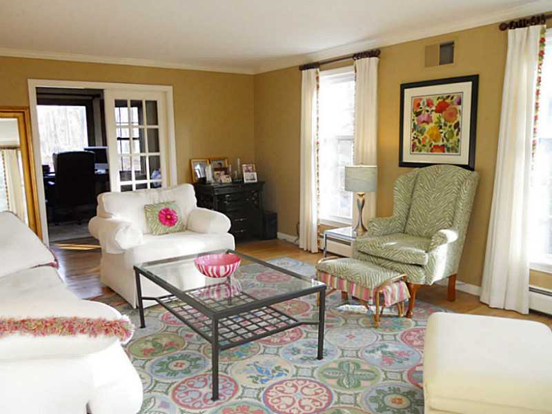 60 Signal Ridge Way East Greenwich, RI 02818 - Photo 4 of 25 Living Room.