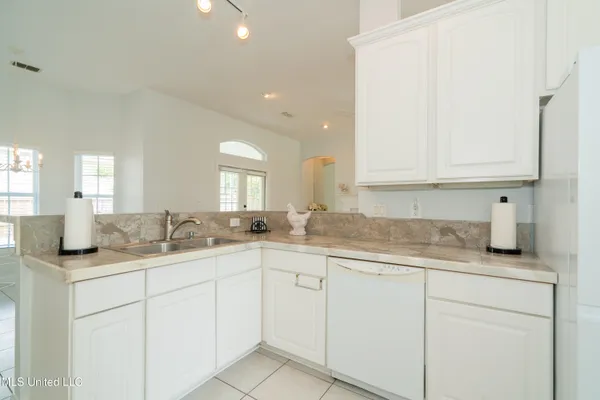 $2,100 | 24 Pelican Cove Lane, Long Beach, MS 39560