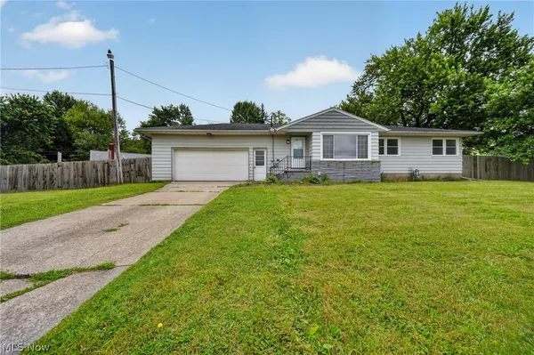 $229,900 | 2744 Austinburg Road, Ashtabula, OH 44004