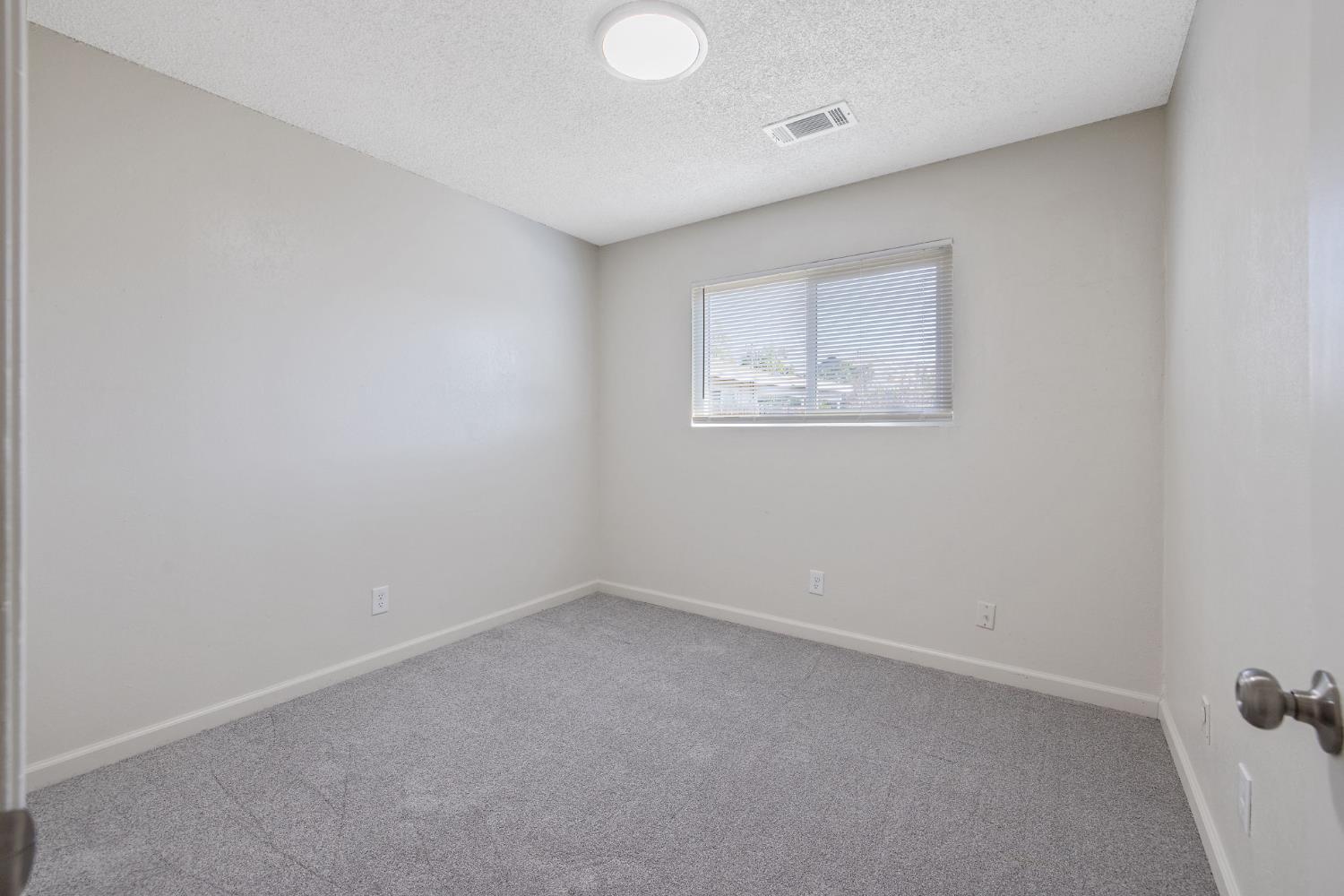 1432 North Locust Street Visalia, CA 93291 - Photo 19 of 37