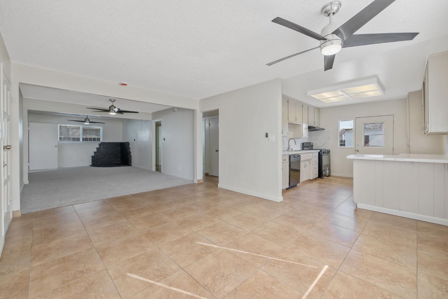 1432 North Locust Street Visalia, CA 93291 - Photo 35 of 37