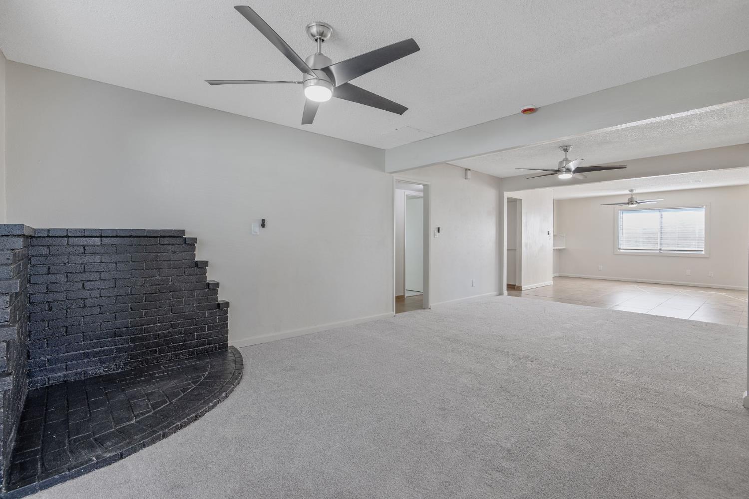 1432 North Locust Street Visalia, CA 93291 - Photo 7 of 37