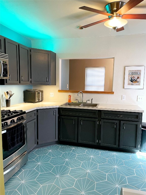 1131 Ebert Avenue Austin, TX 78721 - Photo 5 of 12 a kitchen with stainless steel appliances granite countertop a sink and cabinets