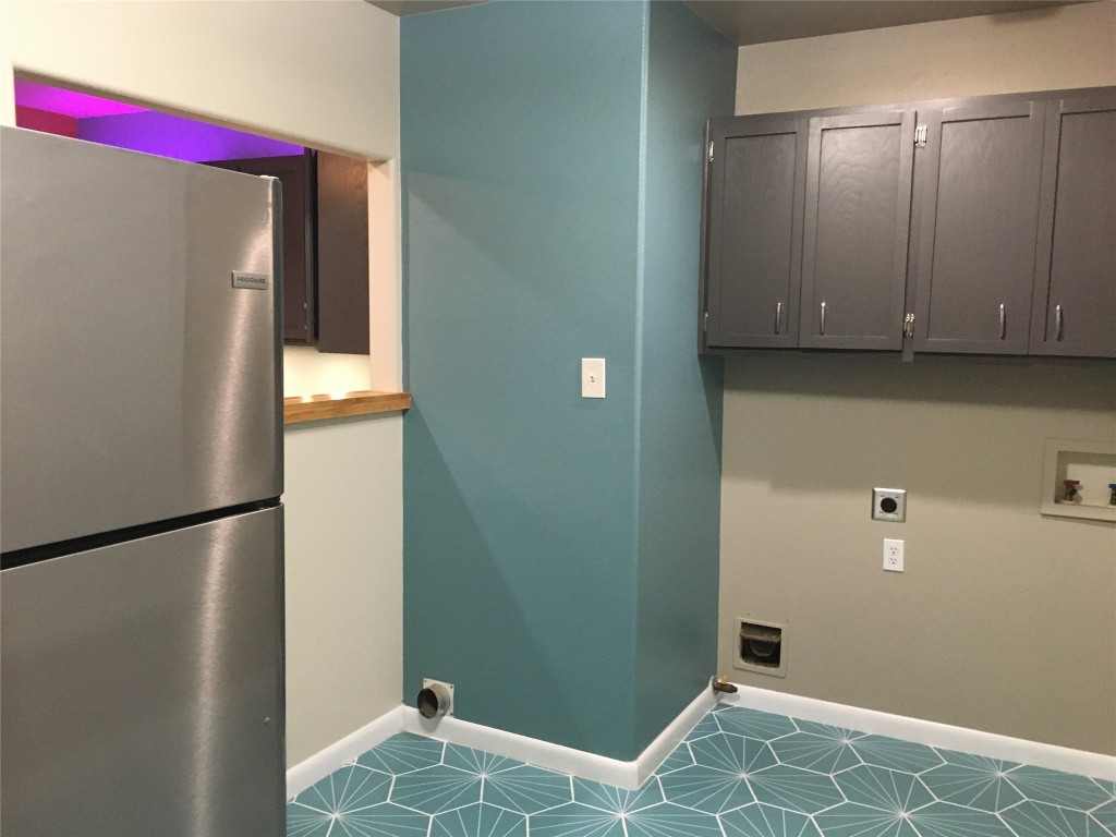 1131 Ebert Avenue Austin, TX 78721 - Photo 7 of 12 a view of bathroom