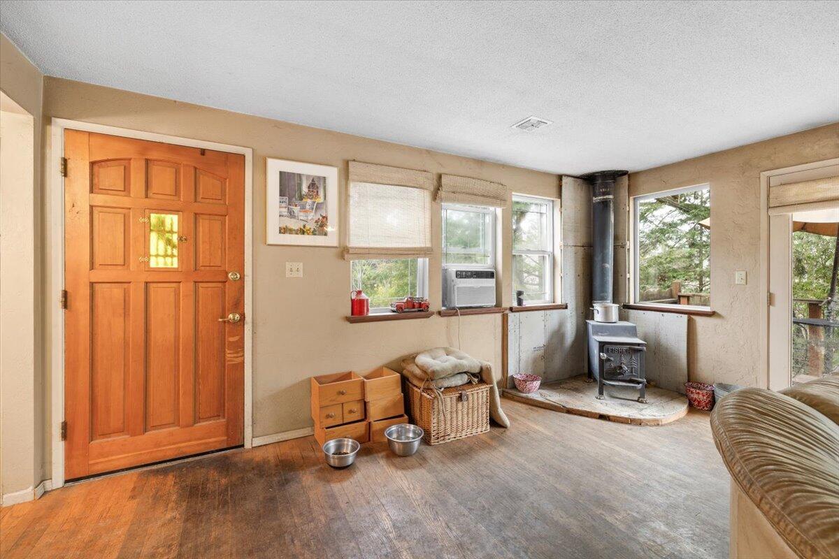 2751 Dark Hollow Road Medford, OR 97501 - Photo 7 of 32 07