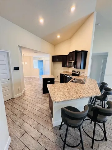 a view of a back yard