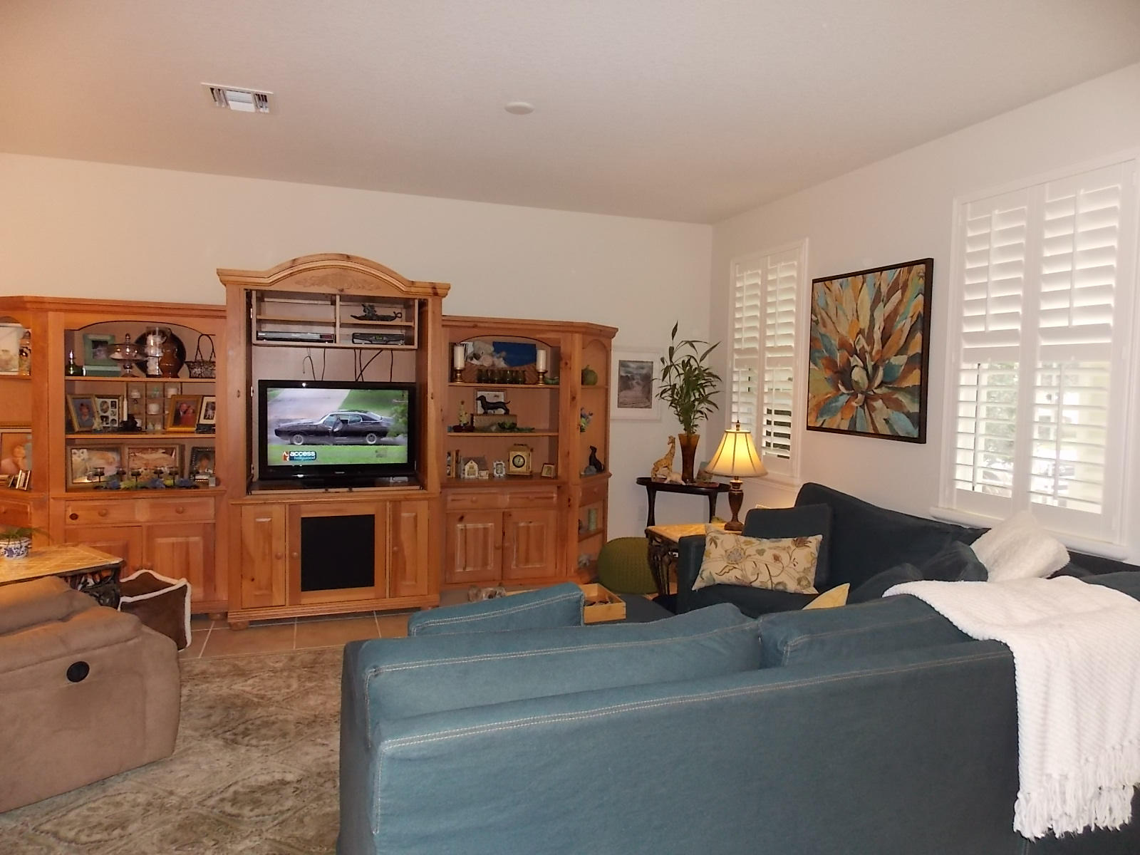 3253 Duncombe Drive Jupiter, FL 33458 - Photo 13 of 34 Living Room (2)