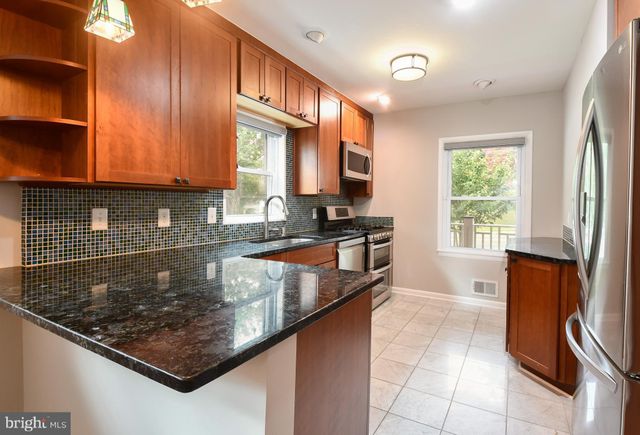 $890,000 | 2209 King Street, Alexandria, VA 22301