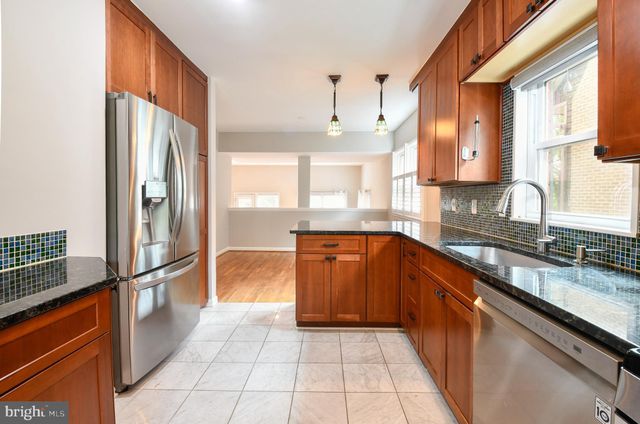 $890,000 | 2209 King Street, Alexandria, VA 22301