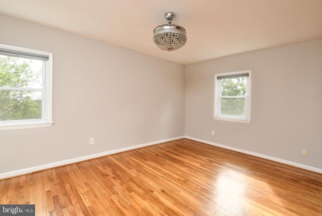 $890,000 | 2209 King Street, Alexandria, VA 22301