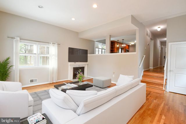 $890,000 | 2209 King Street, Alexandria, VA 22301