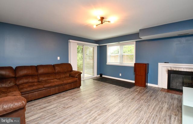 $890,000 | 2209 King Street, Alexandria, VA 22301