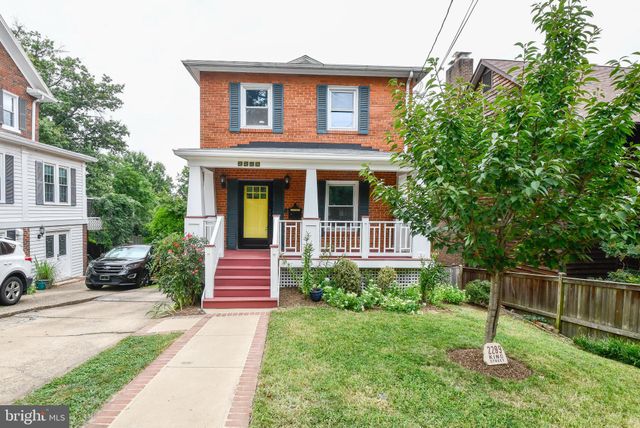 $890,000 | 2209 King Street, Alexandria, VA 22301
