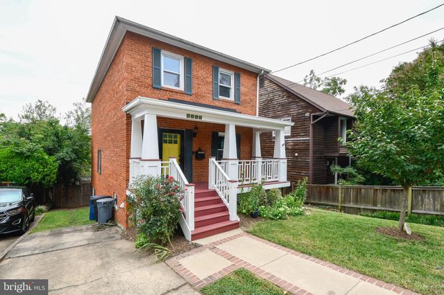 $890,000 | 2209 King Street, Alexandria, VA 22301