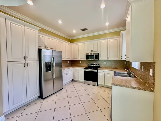 $2,400 | 2003 Grey Falcon Circle Southwest, Vero Beach, FL 32962