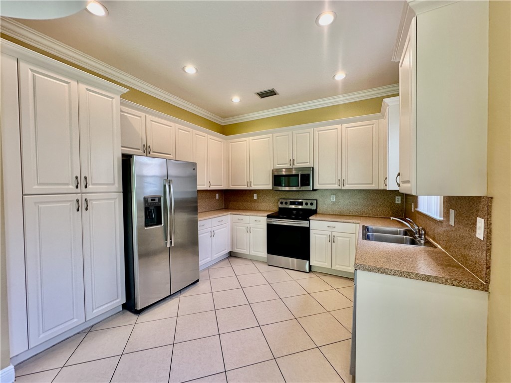 2003 Grey Falcon Circle Southwest Vero Beach, FL 32962 - Photo 7 of 19