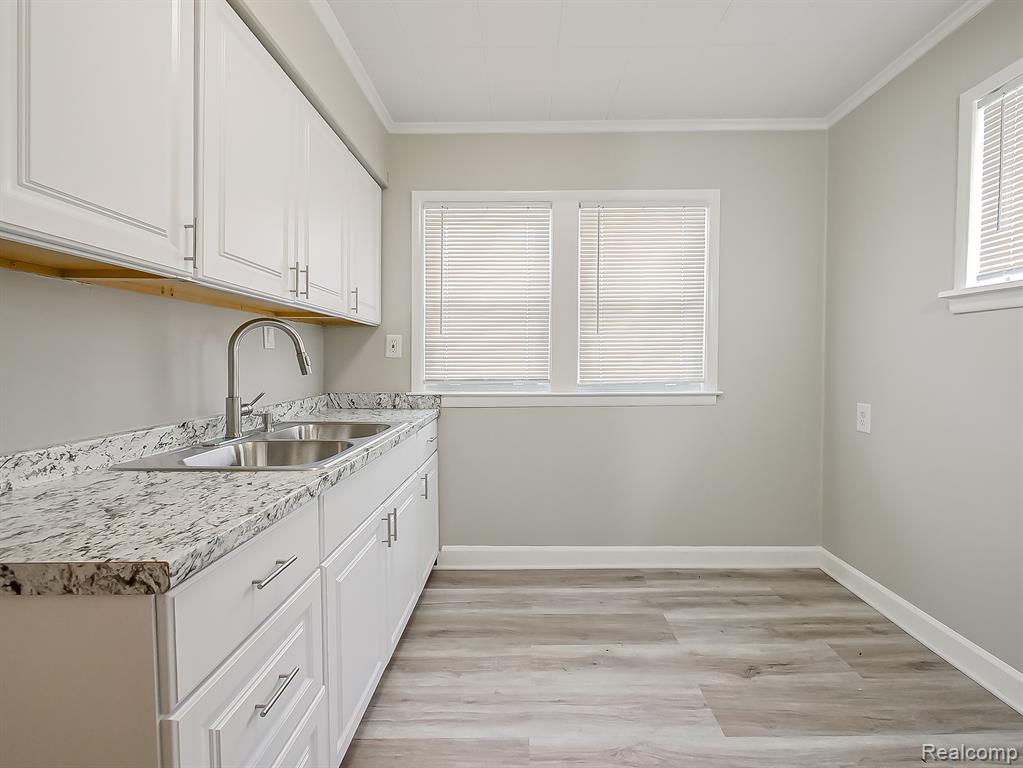 245 South Edith Street Pontiac, MI 48342 - Photo 5 of 30