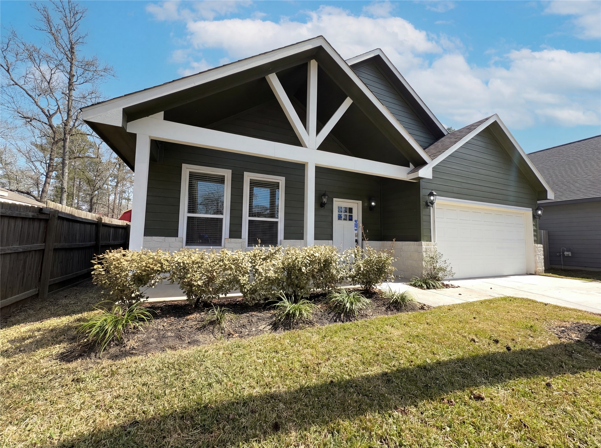 15376 Coaltown Road Willis, TX 77378 - Photo 6 of 17 a front view of house with yard