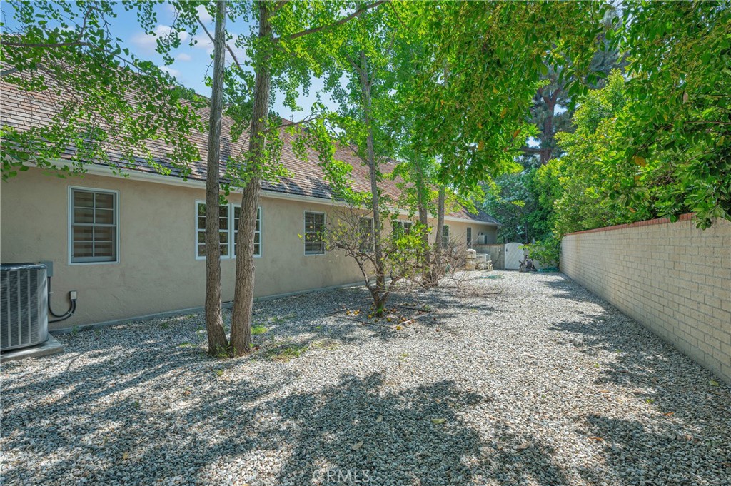 2170 Lombardy Road San Marino, CA 91108 - Photo 57 of 73