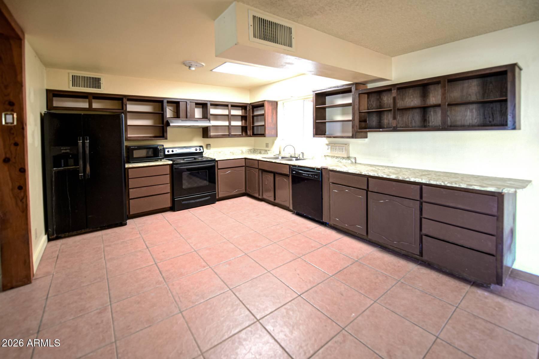 8440 South Springfield Road Globe, AZ 85501 - Photo 7 of 47 KITCHEN3