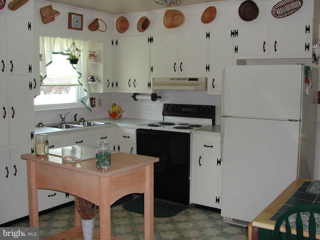 1844 Ridgeview Avenue Lancaster, PA 17603 - Photo 4 of 12 Gallery Image 4