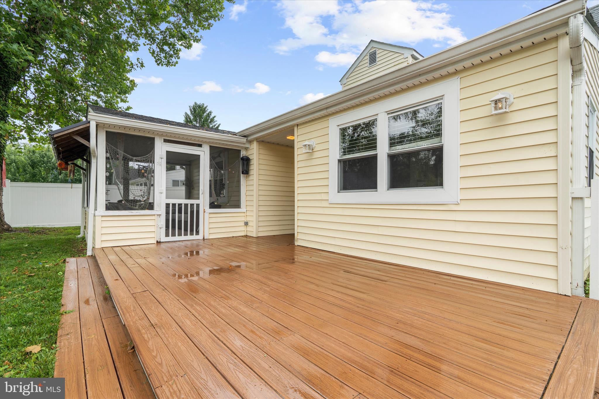 16 Virginia Avenue Edgewater, MD 21037 - Photo 34 of 54 Trex decking for the win!