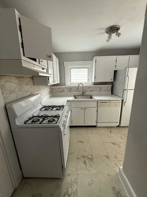 1 Jay Street, Unit 2 Cambridge, MA 02139 - Photo 11 of 14 a kitchen with a stove and a sink