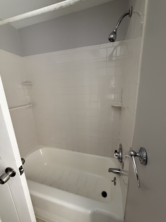 1 Jay Street, Unit 2 Cambridge, MA 02139 - Photo 9 of 14 a bathroom with a bathtub