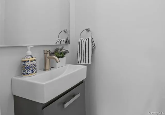 a close view of light sink