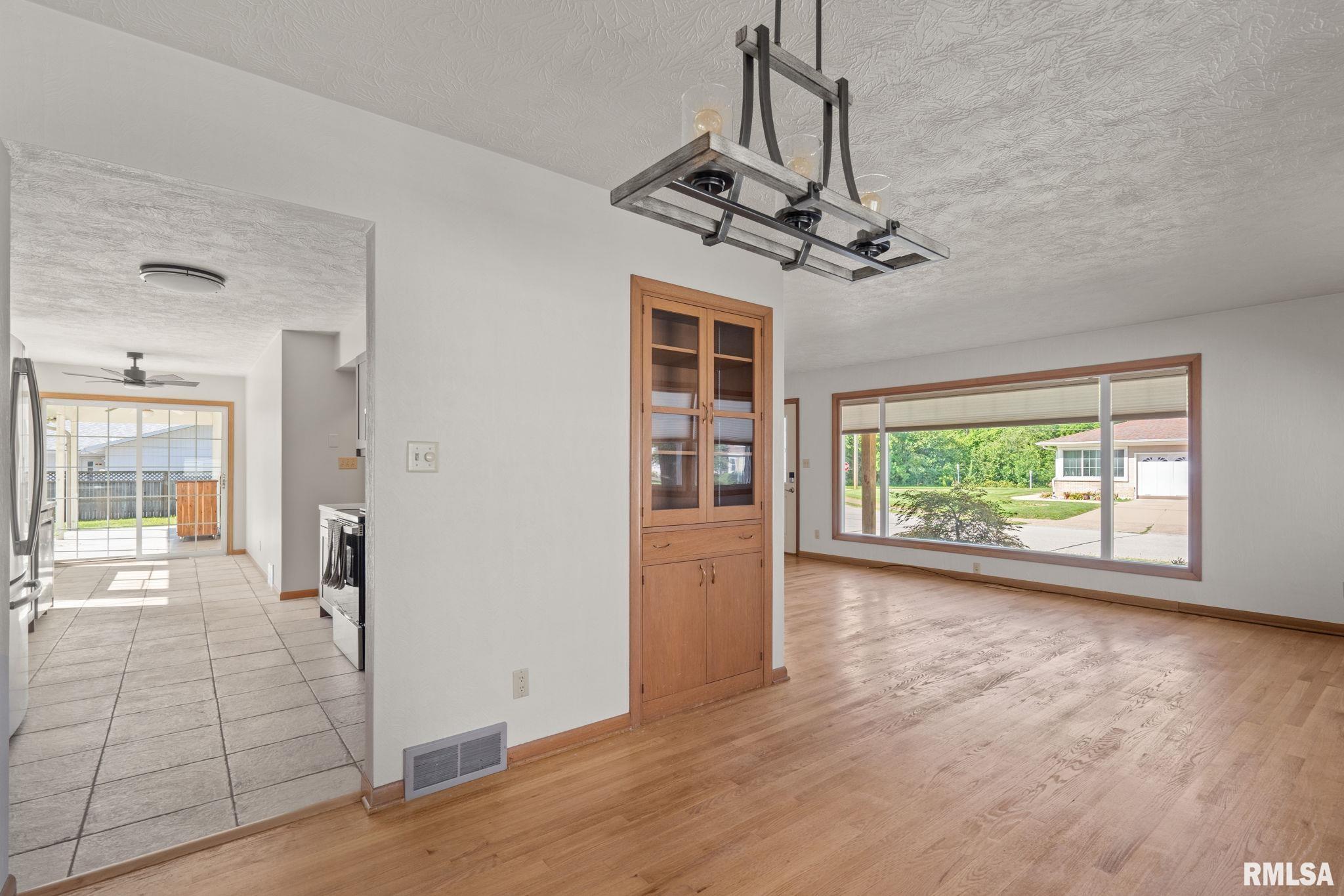 1410 49th Street Moline, IL 61265 - Photo 11 of 45