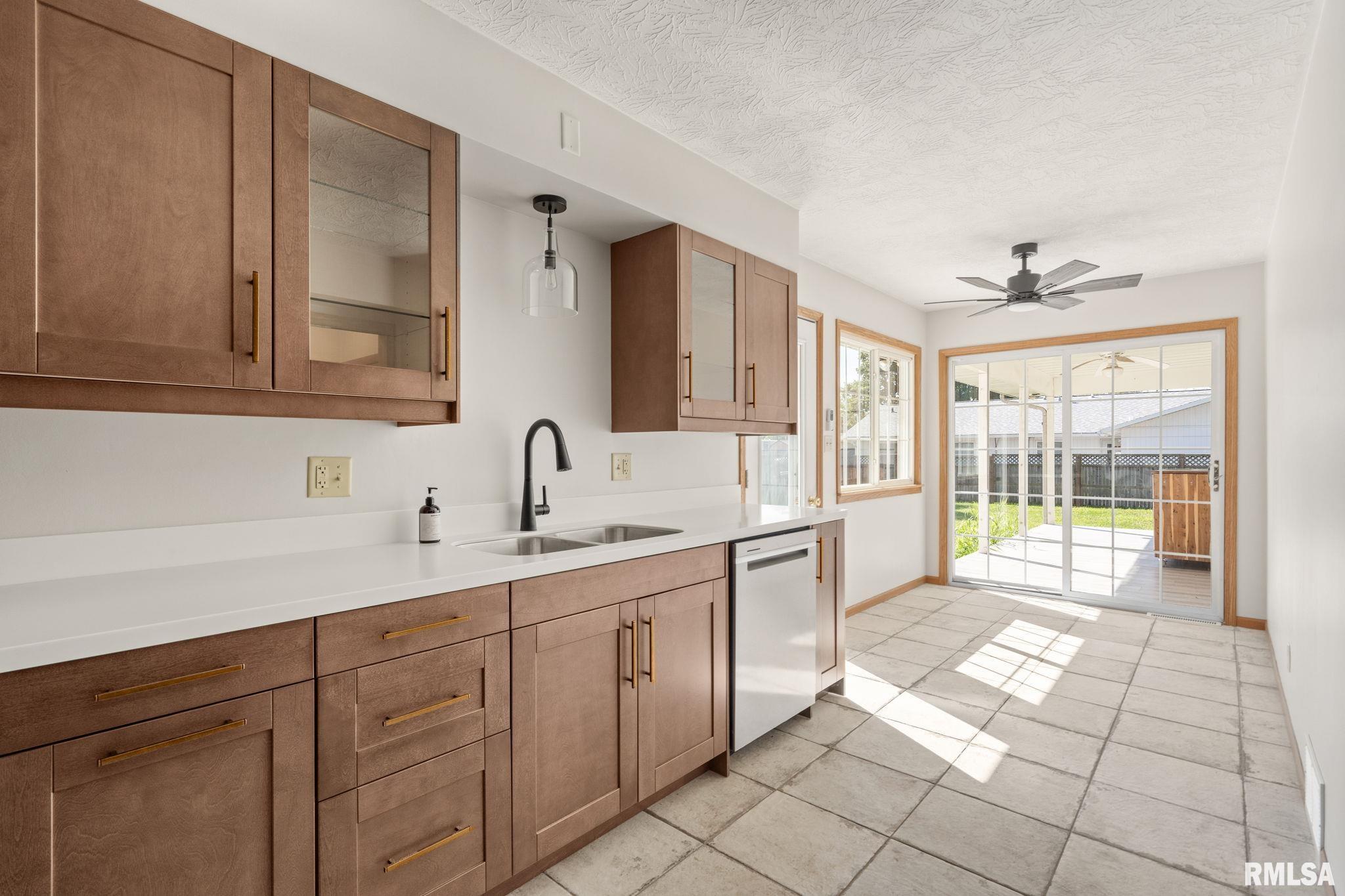 1410 49th Street Moline, IL 61265 - Photo 12 of 45