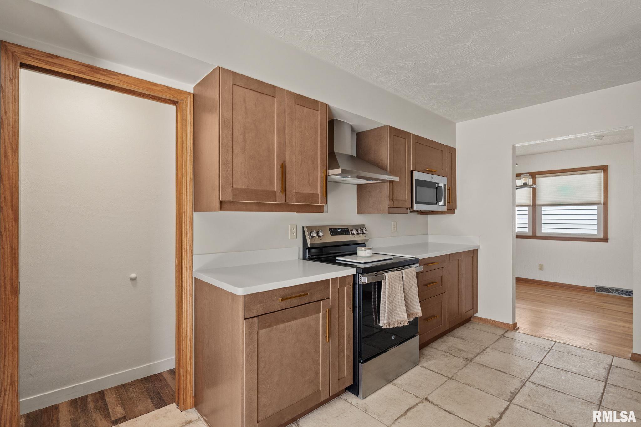 1410 49th Street Moline, IL 61265 - Photo 15 of 45