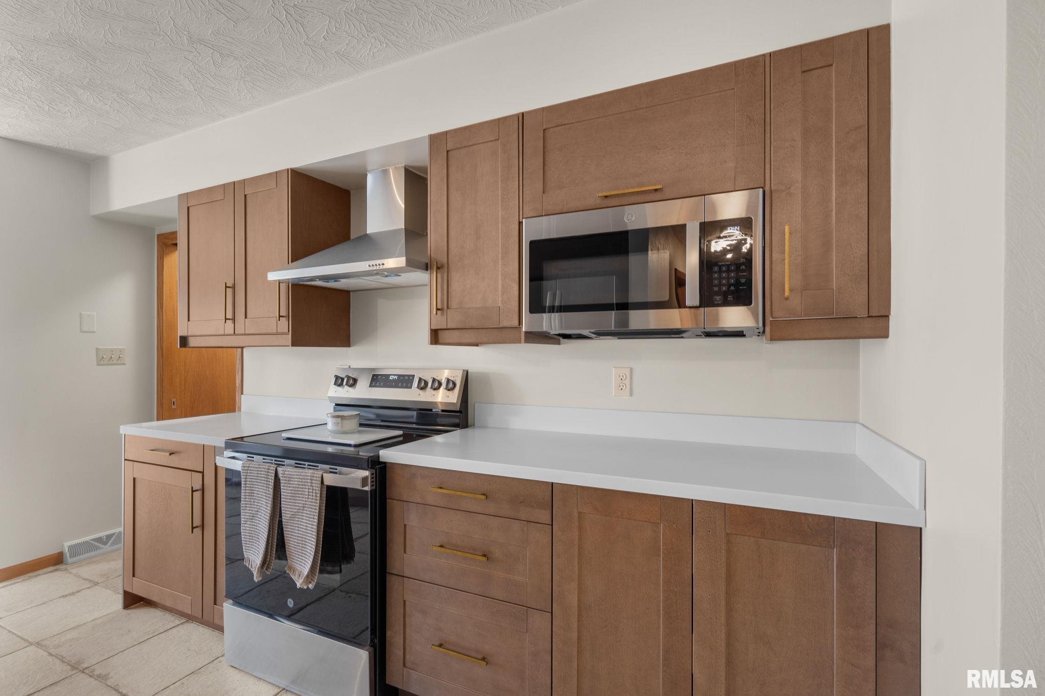 1410 49th Street Moline, IL 61265 - Photo 16 of 45