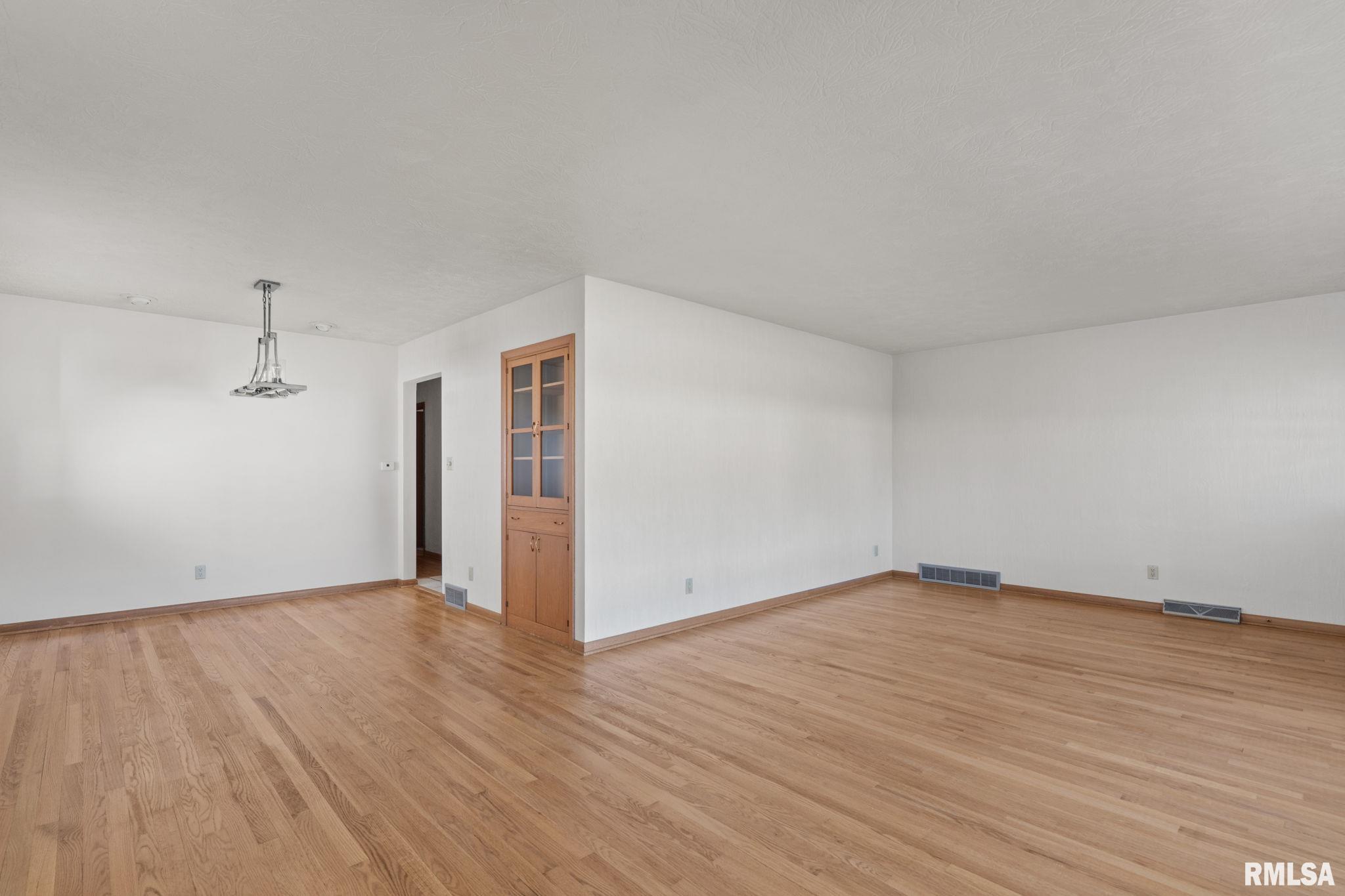 1410 49th Street Moline, IL 61265 - Photo 10 of 45