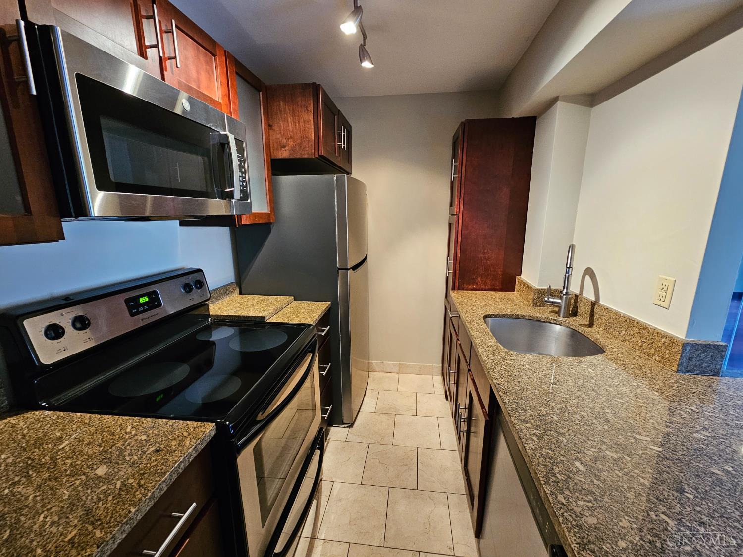 1815 William Howard Taft Road, Unit 507 Cincinnati, OH 45206 - Photo 10 of 28