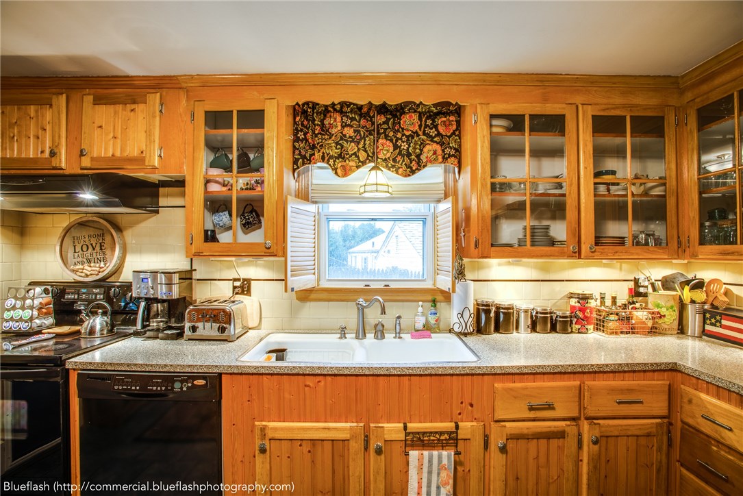 85 Fillmore Street Pawtucket, RI 02860 - Photo 8 of 27 Gallery Image 8