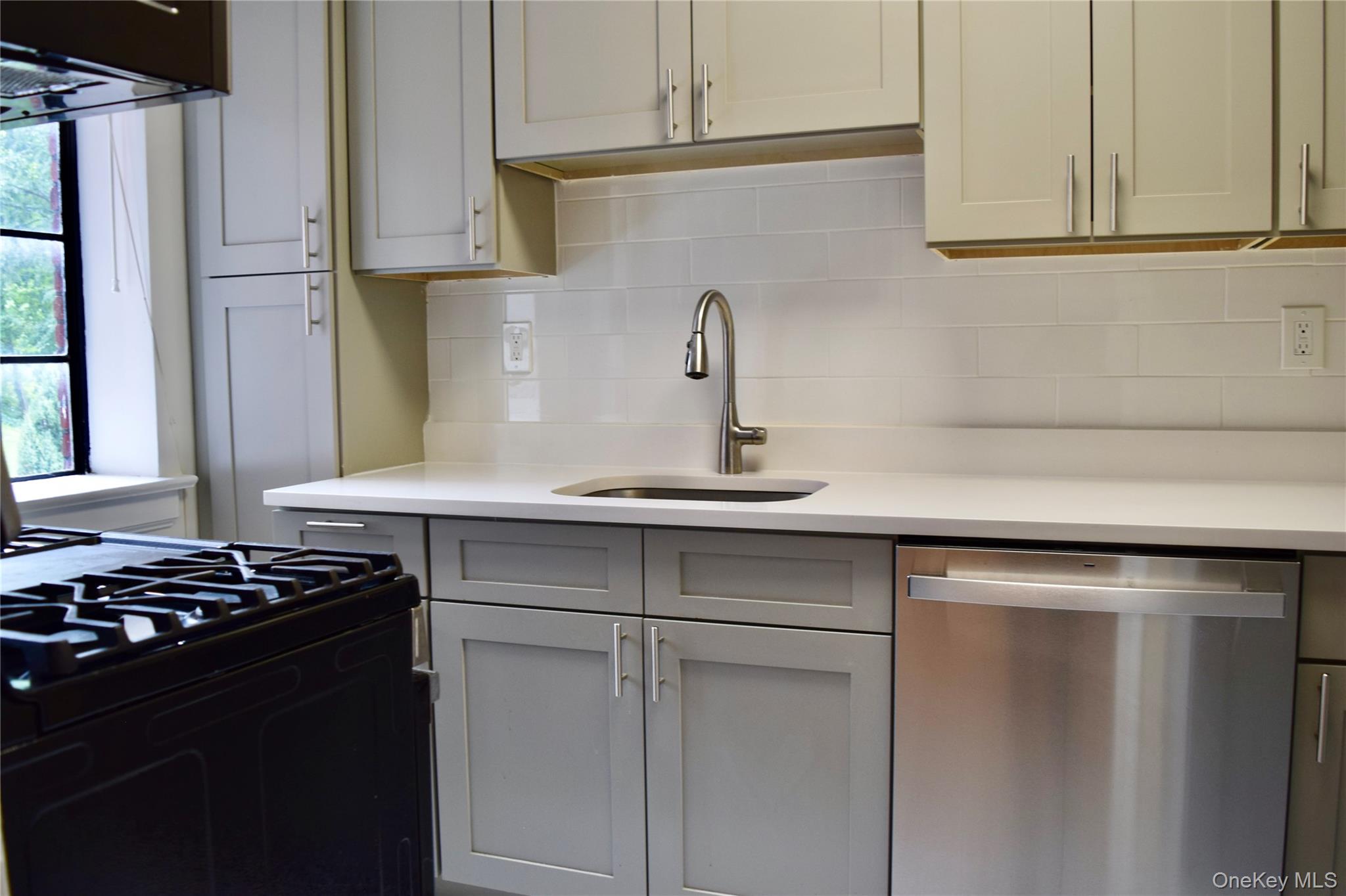 22 Sagamore Road, Unit 2B Bronxville, NY 10708 - Photo 7 of 26 Kitchen