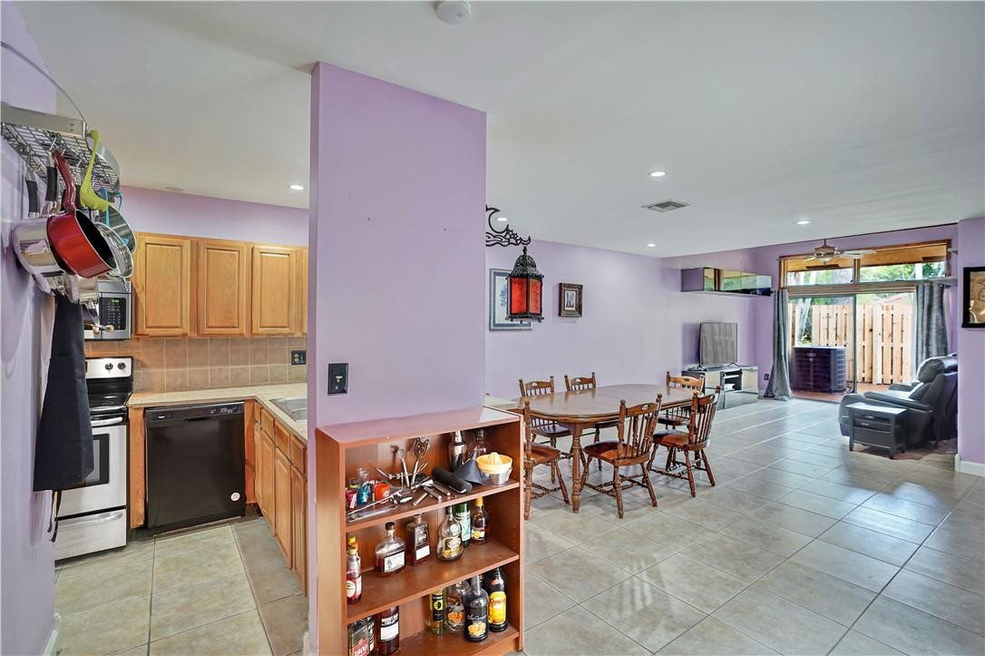 1178 North University Drive, Unit 87 Plantation, FL 33322 - Photo 25 of 35 Photo 26