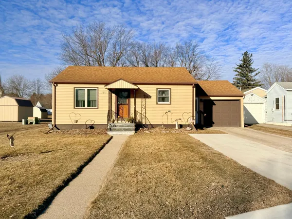 $192,000 | 1015 Fredrick Avenue, Worthington, MN 56187