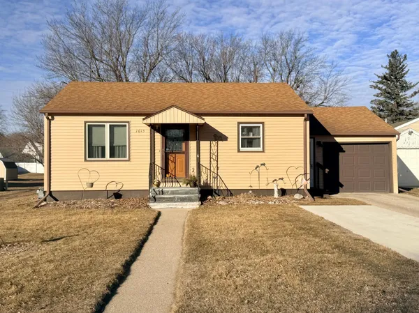 $192,000 | 1015 Fredrick Avenue, Worthington, MN 56187