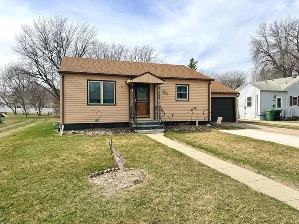 $192,000 | 1015 Fredrick Avenue, Worthington, MN 56187