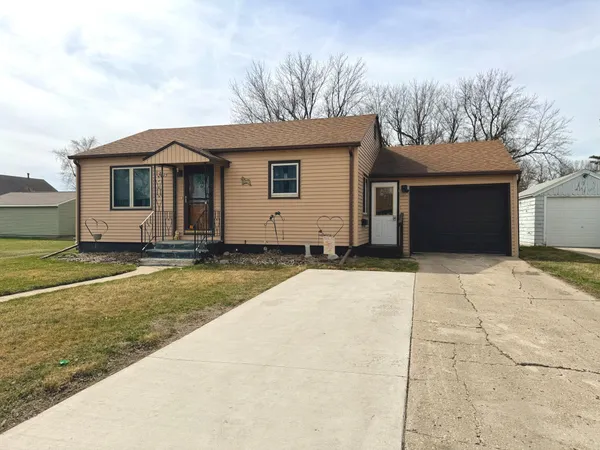 $192,000 | 1015 Fredrick Avenue, Worthington, MN 56187