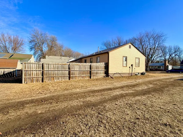 $192,000 | 1015 Fredrick Avenue, Worthington, MN 56187